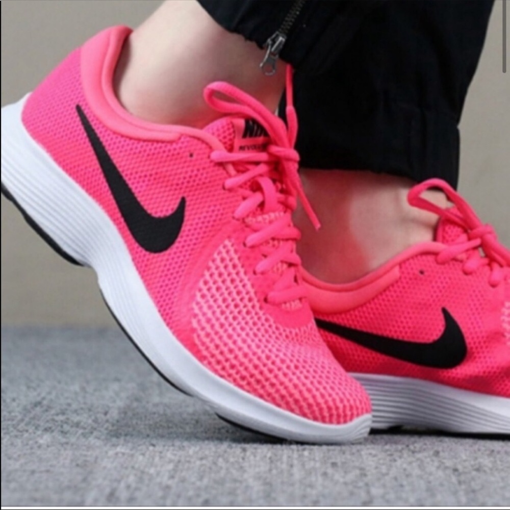 Nike revolution size(4)🔥